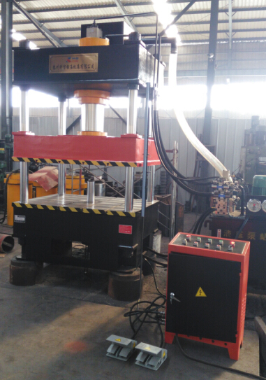 200噸四柱油壓機 200噸四柱油壓機