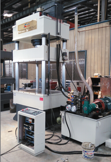 四柱油壓機(jī) 四柱油壓機(jī)